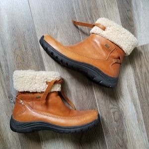 Like New Rare 2011 Leather Ugg Boots 9